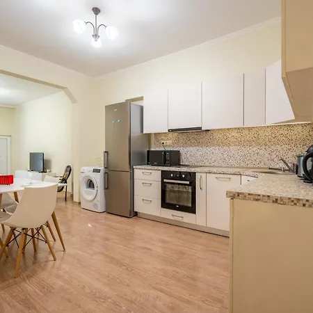 2 Bedroom Urban Retreat * Szófia